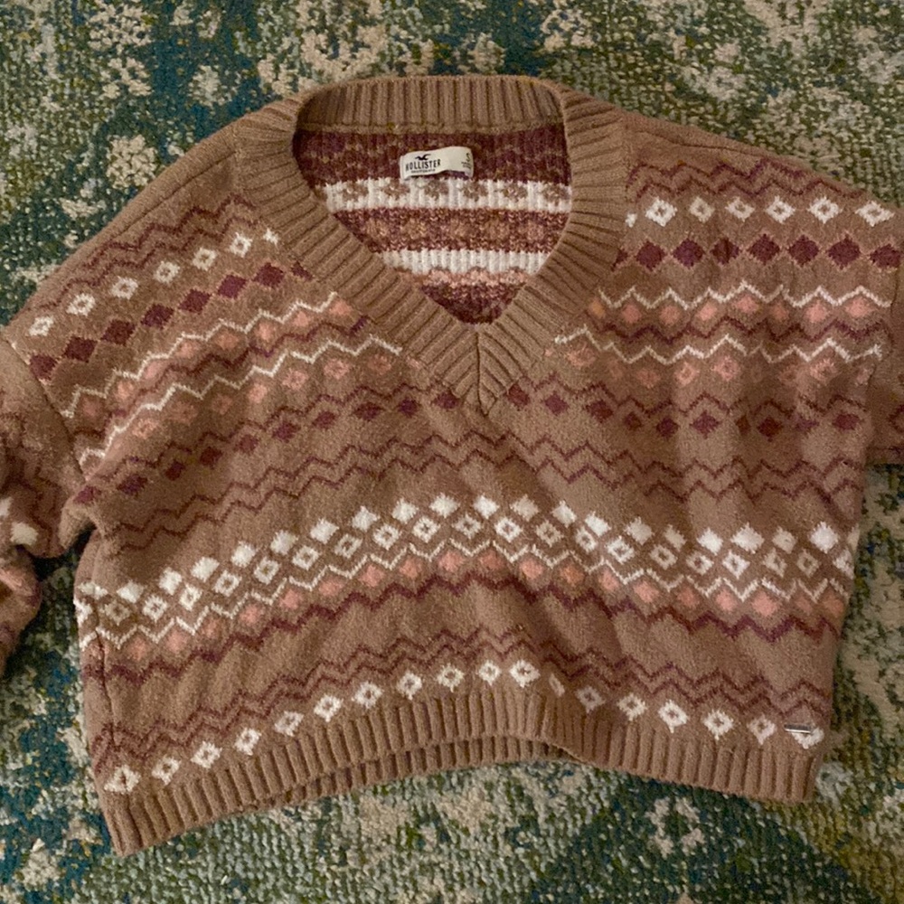 Cute hollister cropped sweater:)